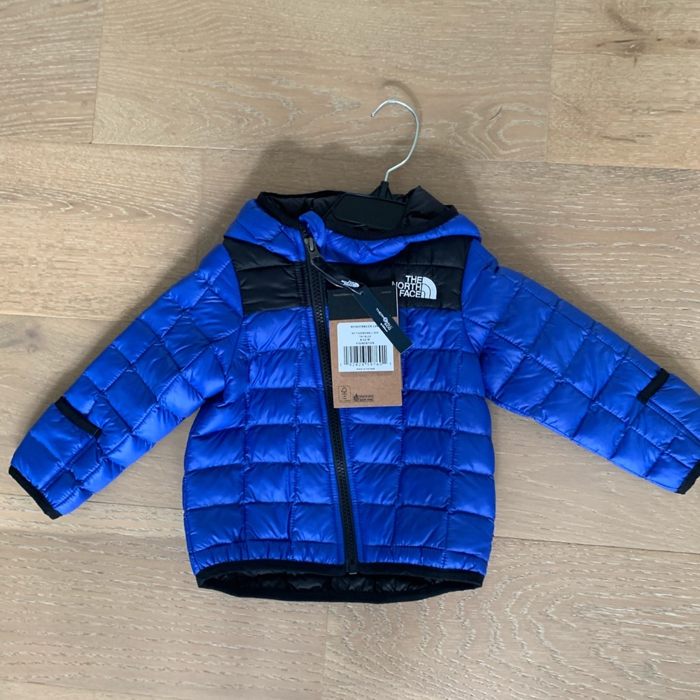 The North Face infant (6-12 months) thermoball puffer jacket - NWT
